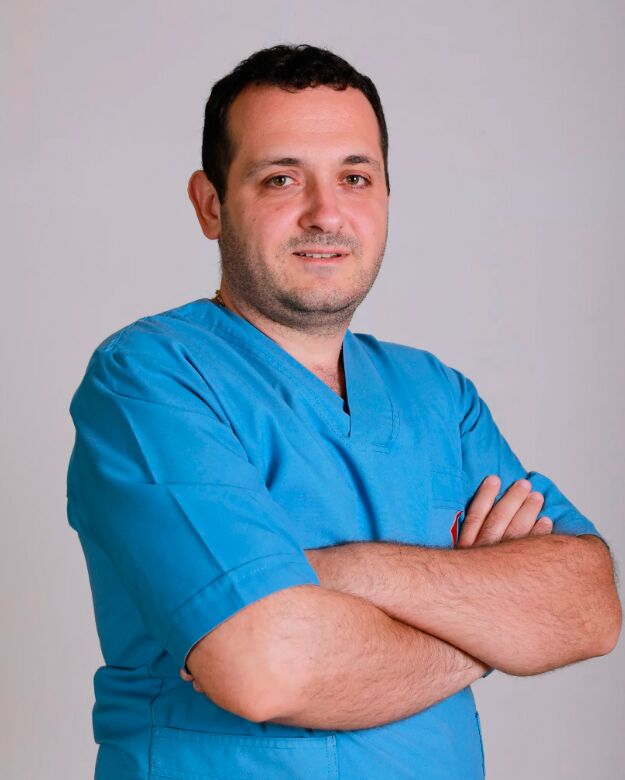 Γιατρός δερματολόγος Ahmet Louka